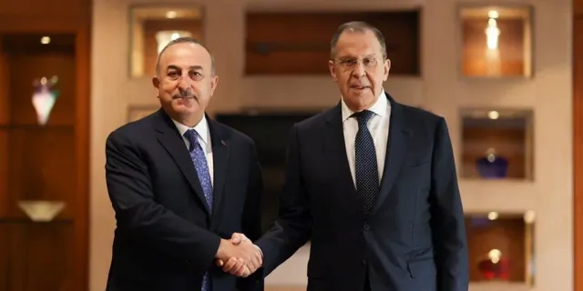 Bakan Çavuşoğlu ile Rus mevkidaşı Lavrov bir araya geldi