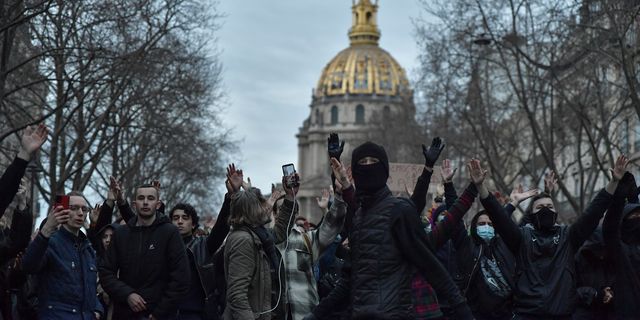 Paris'teki protestolarında 243 kişi gözaltına alındı