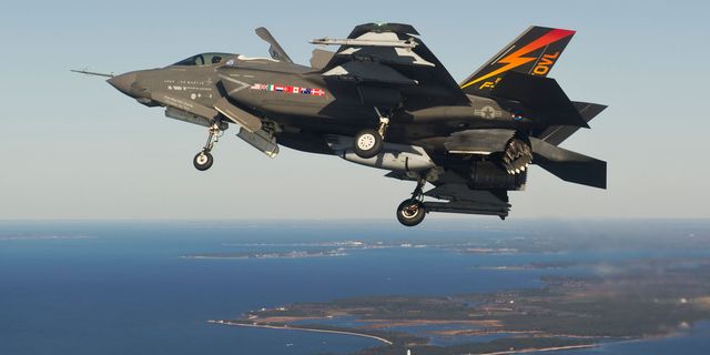 F-16'ların yerini alacak F-35'ler Danimarka'ya indi