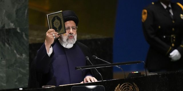 İran Cumhurbaşkanı Reisi dünyaya Kuran-ı Kerim'le seslendi