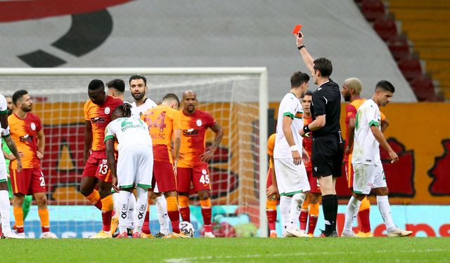 Galatasaray son dakikada yıkıldı