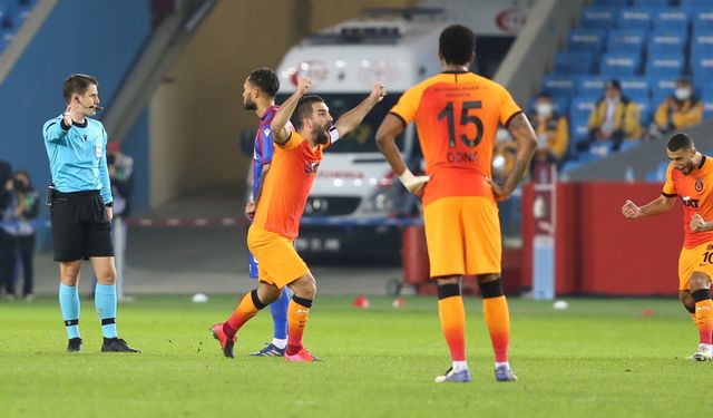 Galatasaray deplasmanda Trabzonspor'u 2 golle geçti