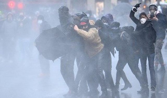 Fransa’da güvenlik yasa tasarısına karşı protestolar sürüyor