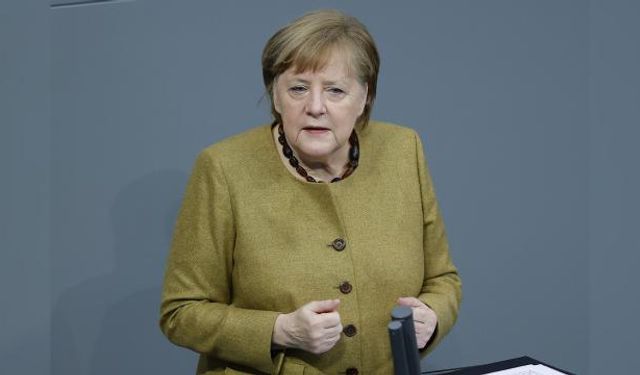 Merkel: Irkçılık bir zehirdir