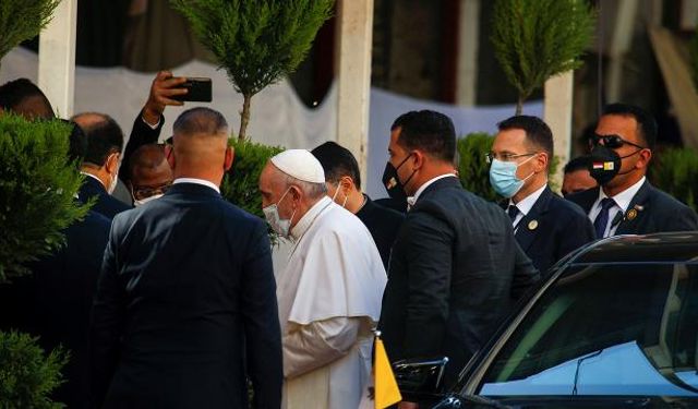 Papa Francis, Ayetullah Ali es-Sistani ile bir araya geldi