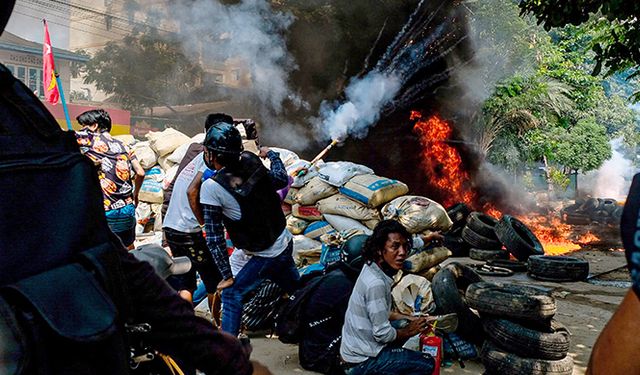 Myanmar'da protestolar sürüyor