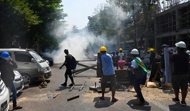 Myanmar'da darbe sonrası şiddet durmuyor