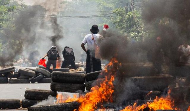 Myanmar'da darbe karşıtı gösteriler sürüyor