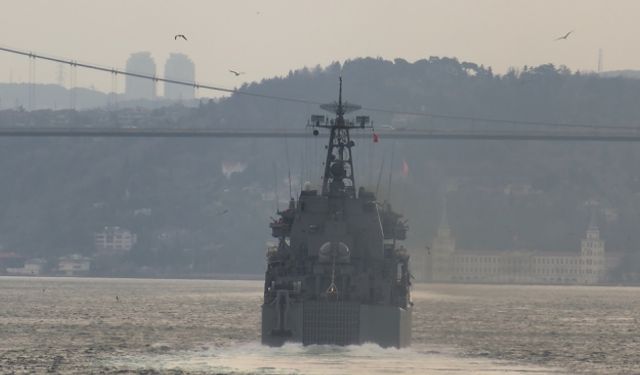 İstanbul Boğazı'ndan Rus savaş gemileri geçti