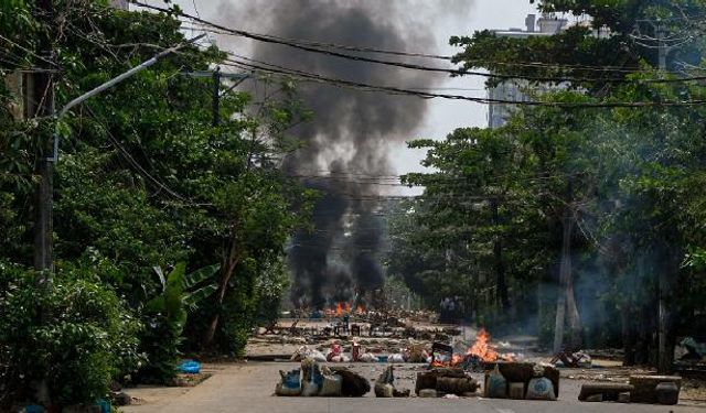 Myanmar'da ölenlerin sayısı 745'e yükseldi