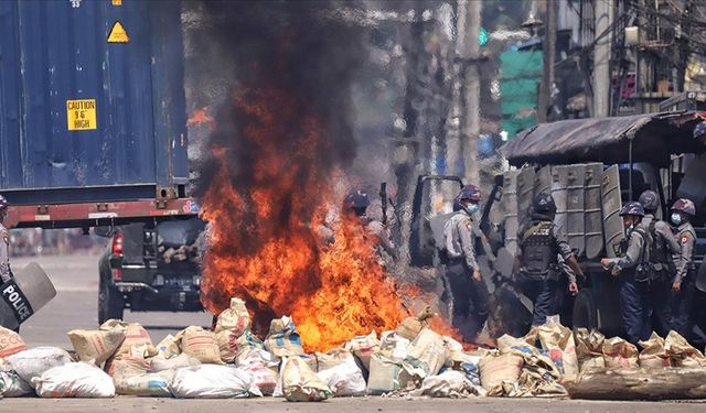 Myanmar'da ordunun müdahalesi sürüyor