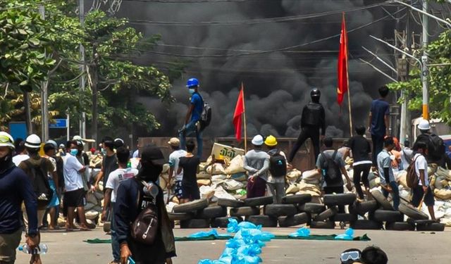 Myanmar'da ordunun müdahalesi sonucu ölenlerin sayısı artıyor