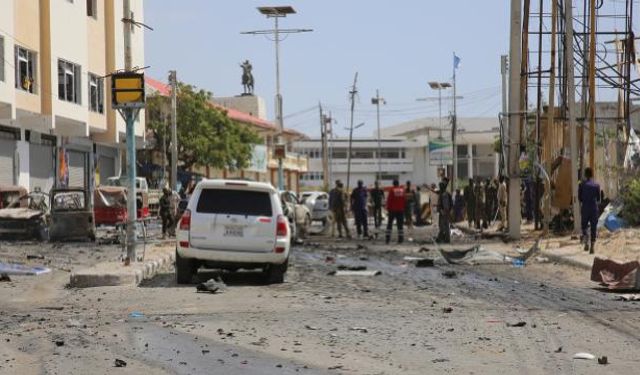 Mogadişu'da intihar saldırısı; Çok sayıda ölü var