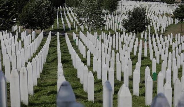 Srebrenitsa soykırımının üzerinden 26 yıl geçti