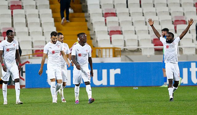 Sivasspor evinde tur atladı