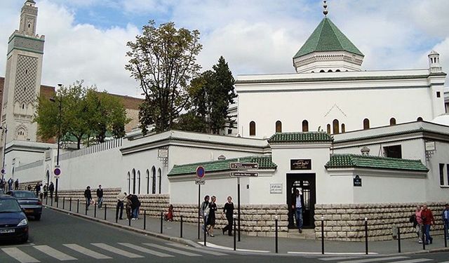 Fransa'da bir cami daha kapatılıyor