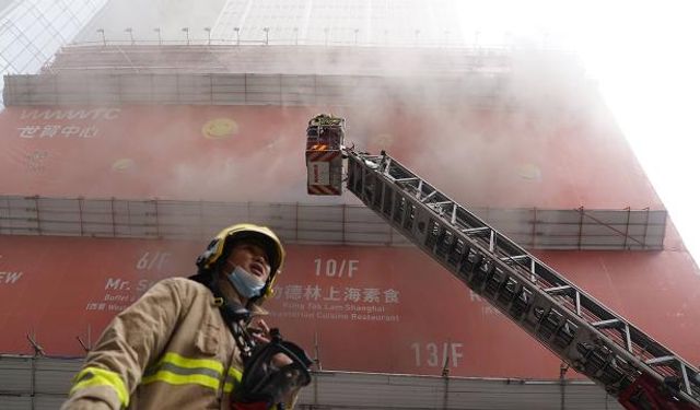 Hong Kong Dünya Ticaret Merkezi'nde büyük yangın