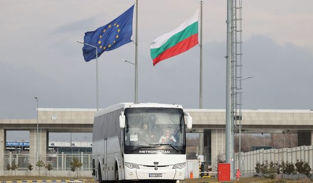 Ukrayna'dan tahliye edilen ilk kafile Türkiye'de