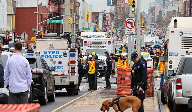 New York metrosunda silahlı saldırı! Yaralılar var