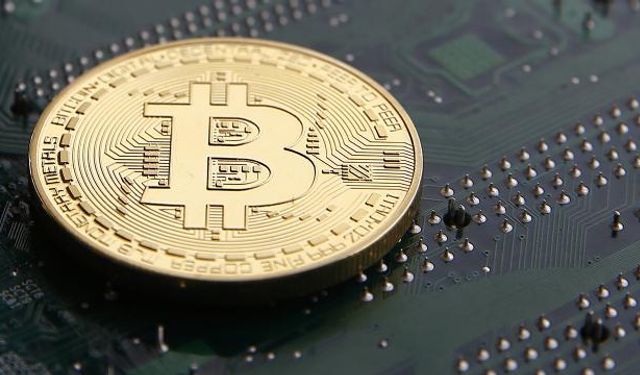 Bitcoin 10 ayın en düşük seviyesine geriledi