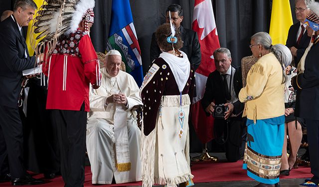 Papa Franciscus, Kanada'da kilise okullarındaki istismarlar nedeniyle özür diledi