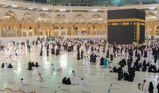 Kabe'yi çevreleyen bariyerler kaldırıldı