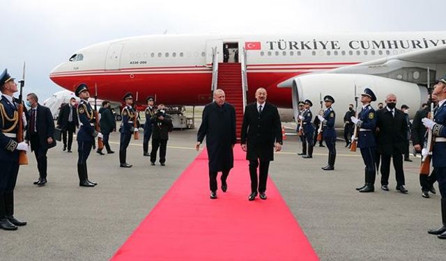 Cumhurbaşkanı Erdoğan'a Aliyev'den havalimanı anahtarı jesti