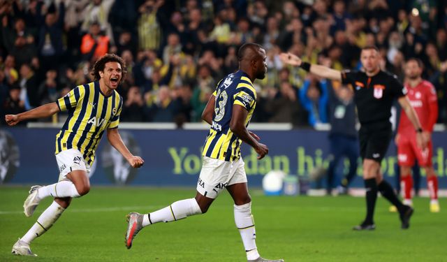 10 kişi Fenerbahçe 3 puana tek golle uzandı