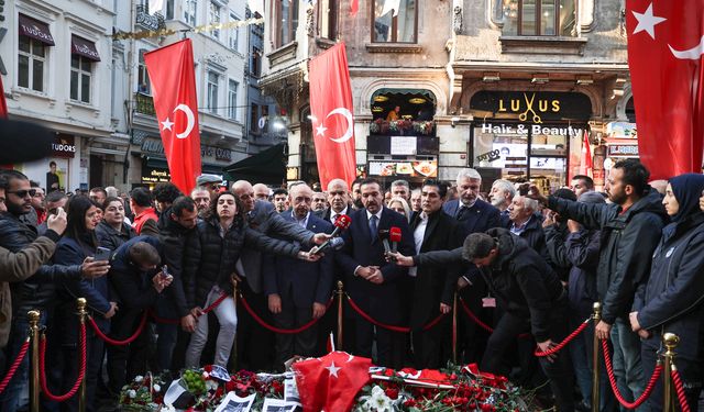 İstiklal Caddesi'ni ziyaret eden siyasiler, terör saldırısını kınadı