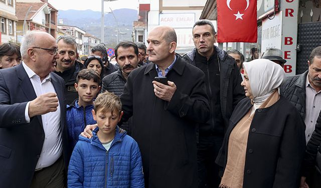 Süleyman Soylu depremin merkez üssü Gölyaka ilçesini ziyaret etti