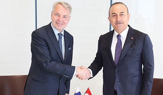 Çavuşoğlu Finlandiyalı mevkidaşı Haavisto ile görüştü