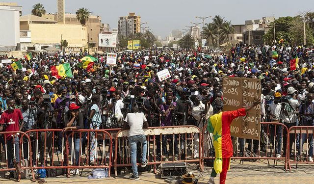 Afrika ülkelerinde Fransa karşıtı direniş eylemleri sürüyor