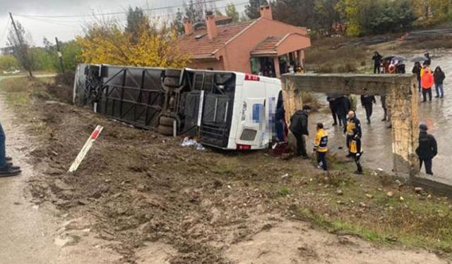 Diyarbakır'da otobüs devrildi: 20 yaralı