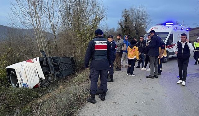 Bartın'da yolcu otobüsü devrildi: Çok sayıda yaralı var