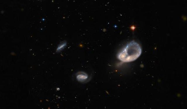 Hubble Uzay Teleskobu bir galaksi birleşimini yakaladı