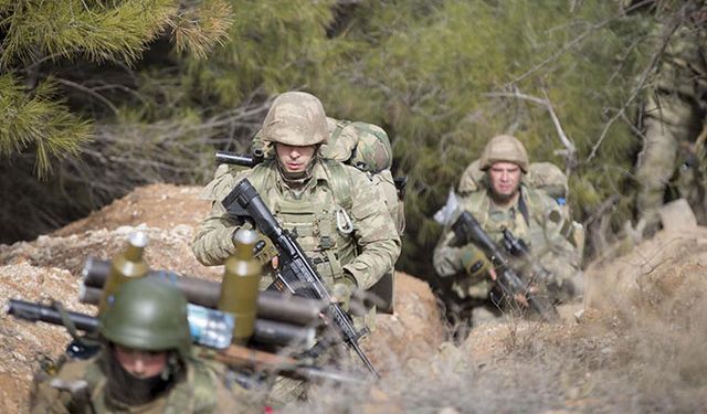 3 PKK'lı terörist Mehmetçiğe teslim oldu