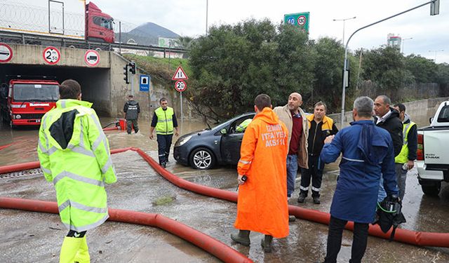 İzmir'de kuvvetli sağanak gerçekleşti