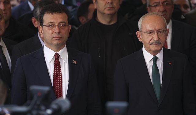 İmamoğlu'na mahkumiyet kararı sonrası Saraçhane'de miting düzenlendi