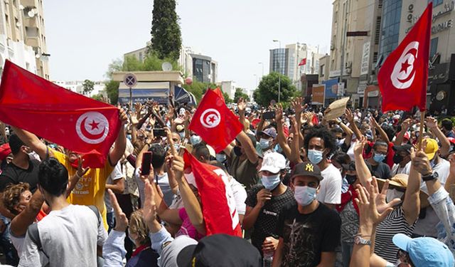 Tunus erken genel seçime gidiyor