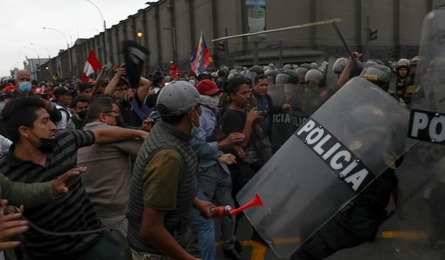 Peru'daki hükümet karşıtı gösterilerde çıkan olaylarda ölü sayısı 20'ye çıktı