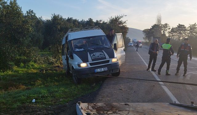 Bursa'da tırın çarptığı zeytin işçilerini taşıyan minibüsteki 1 kişi öldü