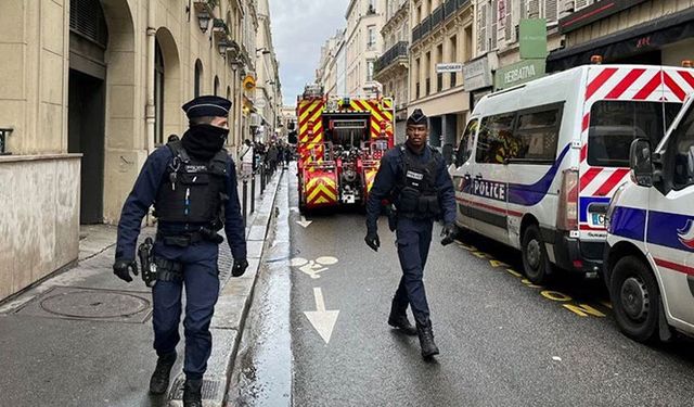 Paris'teki silahlı saldırıda üç kişi hayatını kaybetti