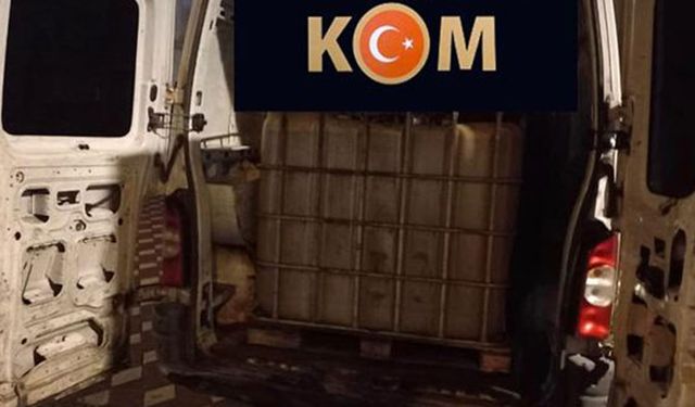 Kocaeli'de bir araçtan 3 bin litre kaçak akaryakıt çıktı