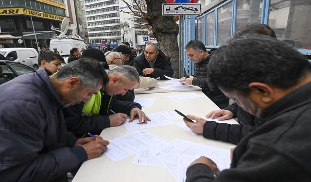 Yılın son gününde SGK merkezlerinde EYT mesaisi