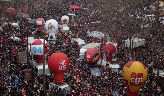 Fransa'da milyonları sokağa döken emeklilik reformu yürürlüğe girdi