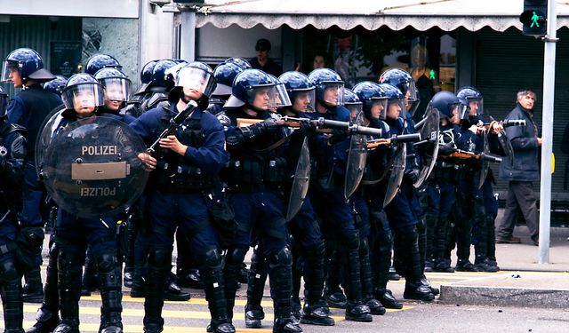 Avrupa Birliği'nin en büyük partisine polis baskını