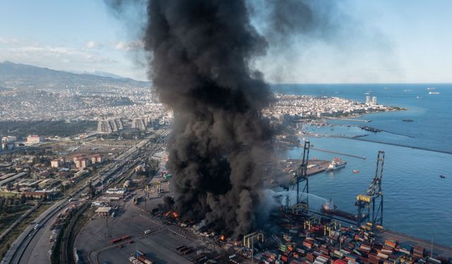 İskenderun Limanı'ndaki devasa yangın devam ediyor