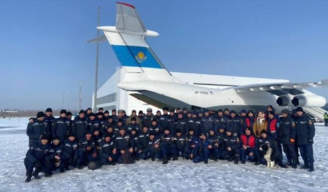 Kazakistan, deprem bölgesinde görev yapan ekibe devlet nişanı verecek