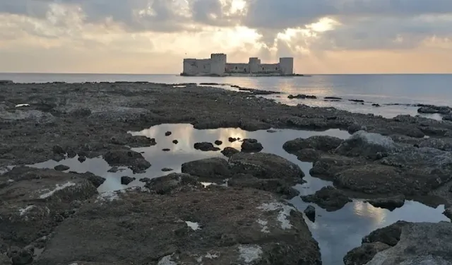 Kızkalesi’nde deniz suyu 100 metre çekildi