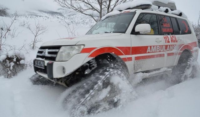 Paletli ambulans kar kış dinlemiyor